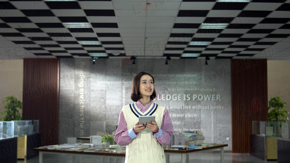 圍觀：四川文化產(chǎn)業(yè)職業(yè)學(xué)校宣傳片拍攝進(jìn)入尾聲