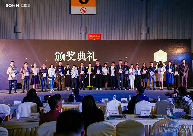 榮耀加身|龍騰文化榮獲2017花格子獎“最具傳播價值獎”和“年度影響力廣告?zhèn)髅綑C構” 榮耀加身|龍騰文化榮獲2017花格子獎“最具傳播價值獎”和“年度影響力廣告?zhèn)髅綑C構”