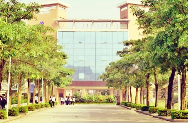 畢業(yè)季清華大學(xué)、江漢大學(xué)高校相繼推出校園招生宣傳片