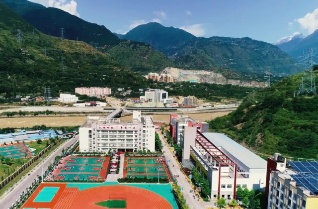 如何拍攝優(yōu)秀的大學(xué)生宣傳片視頻？如何制作特別燃的大學(xué)宣傳片？