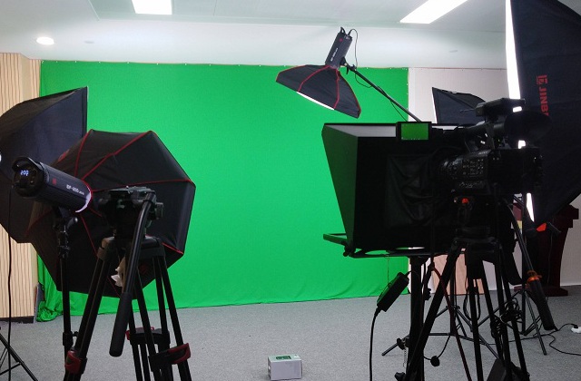 通過(guò)拍攝微電影或宣傳片的形式展現(xiàn)學(xué)院形象